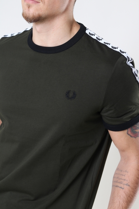 Fred Perry TAPED RINGER T-Hemd 601 HUNTING GREEN